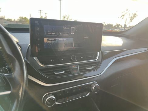 Used 2023 Nissan Altima 2.5 SR w/ SR Premium Package image 34