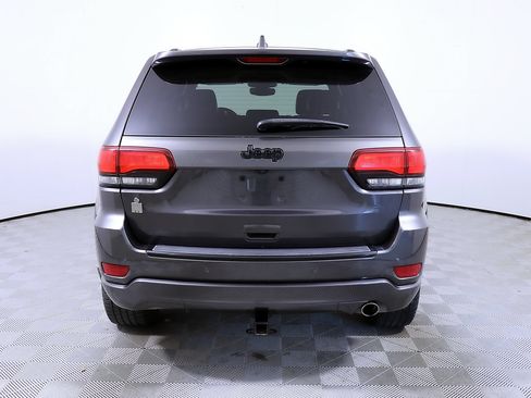 Used 2017 Jeep Grand Cherokee Altitude RWD image 8