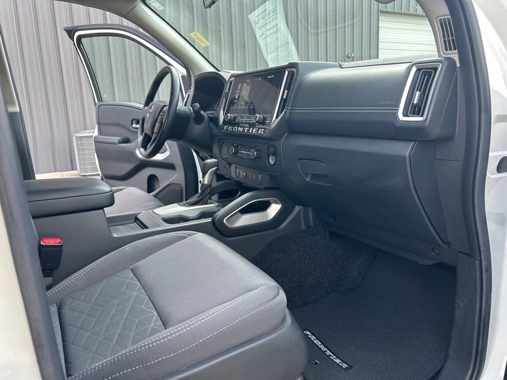 Certified 2025 Nissan Frontier SV RWD image 27