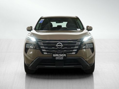 Certified 2025 Nissan Rogue SV AWD/4WD image 2