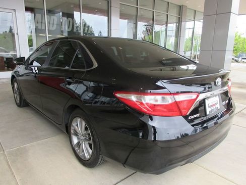 Used 2015 Toyota Camry SE FWD image 9