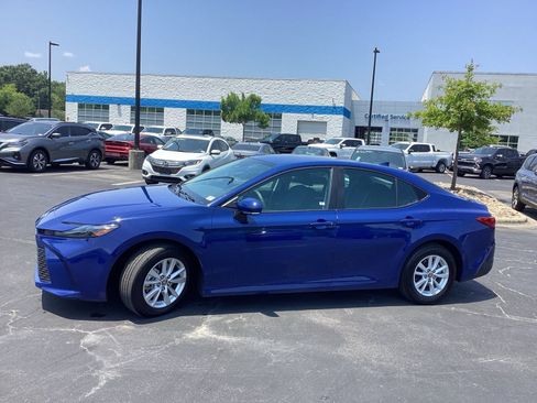 Used 2025 Toyota Camry LE image 6