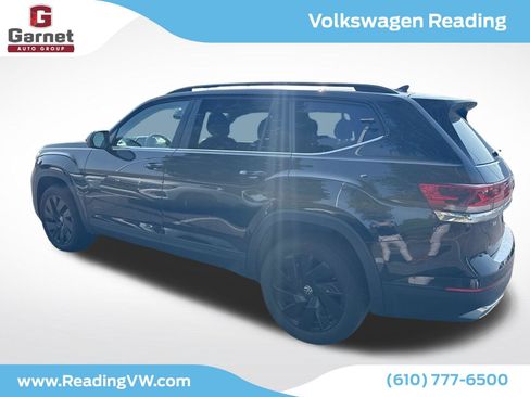 Used 2024 Volkswagen Atlas SE w/ Black Wheel Package AWD/4WD image 2