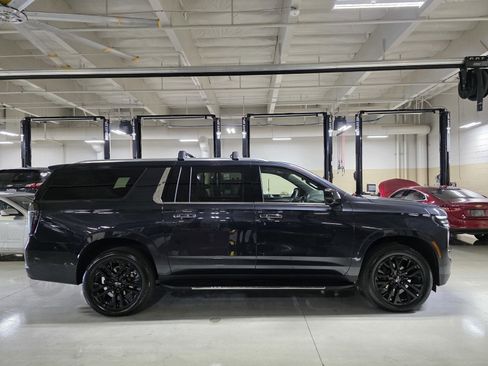 Used 2025 Chevrolet Suburban Premier image 8