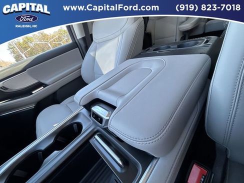 New 2026 Ford Expedition Active image 24