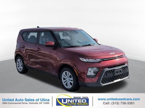 Used 2022 Kia Soul LX image 1