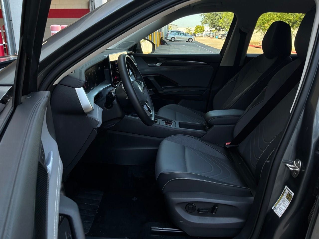Used 2026 Volkswagen Tiguan SE FWD image 10