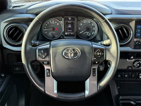 Used 2018 Toyota Tacoma TRD Sport w/ Technology Package image 14