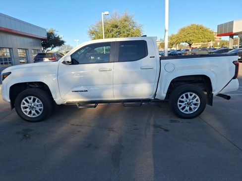 Used 2024 Toyota Tacoma SR5 image 3