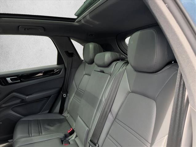 Used 2019 Porsche Cayenne AWD/4WD image 16