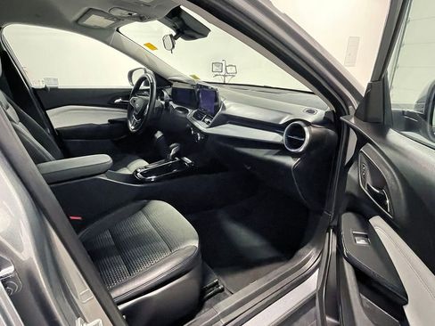 Used 2024 Chevrolet Trax LT w/ Driver Confidence Package image 24