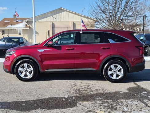 Used 2022 Kia Sorento LX image 5