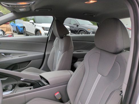 New 2026 Hyundai Elantra SE FWD image 19