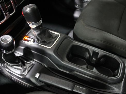 Used 2020 Jeep Wrangler Unlimited Sport S AWD/4WD image 17