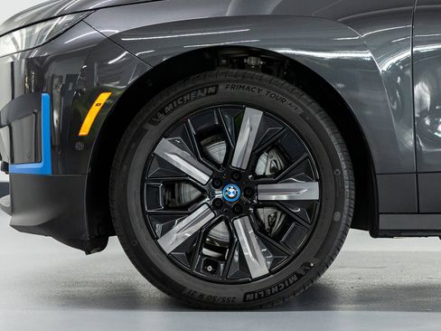 Used 2024 BMW iX xDrive50 w/ Convenience Package AWD/4WD image 13