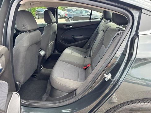 Used 2018 Chevrolet Cruze LT w/ Convenience Package FWD image 17
