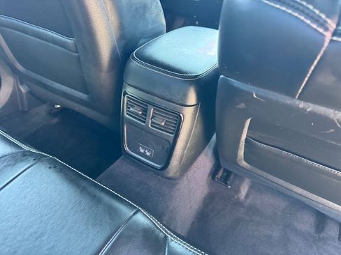 Used 2019 Chrysler 300 S w/ S Model Appearance Package RWD image 10