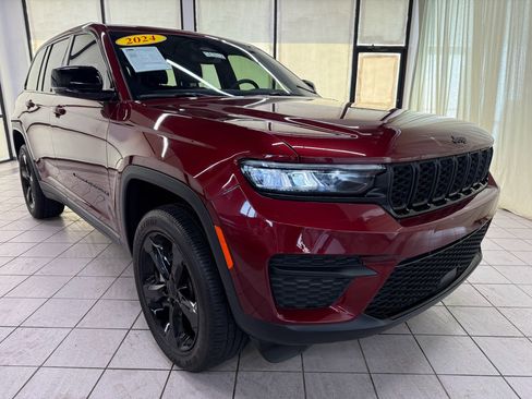 Used 2024 Jeep Grand Cherokee Altitude image 2