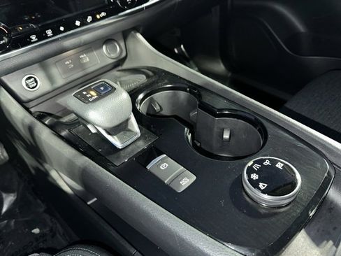 Used 2021 Nissan Rogue SV image 28