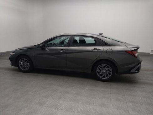 Used 2024 Hyundai Elantra SEL image 3