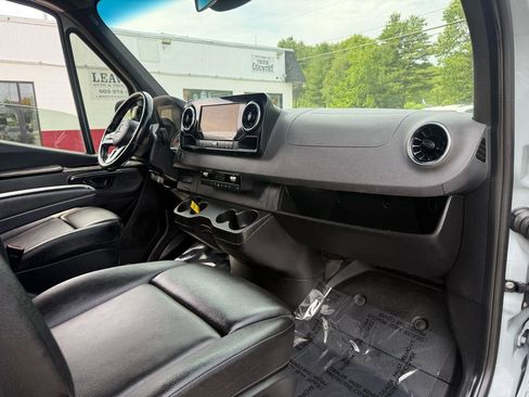 Used 2022 Mercedes-Benz Sprinter 2500 image 23
