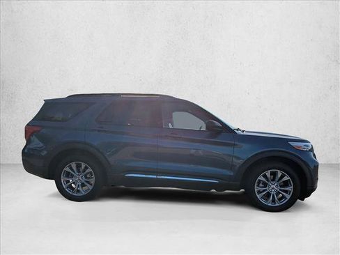 Used 2020 Ford Explorer XLT w/ Equipment Group 202A AWD/4WD image 4