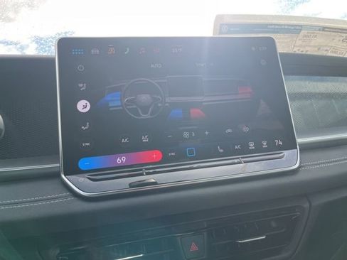 New 2026 Volkswagen Tiguan SE R-Line image 18