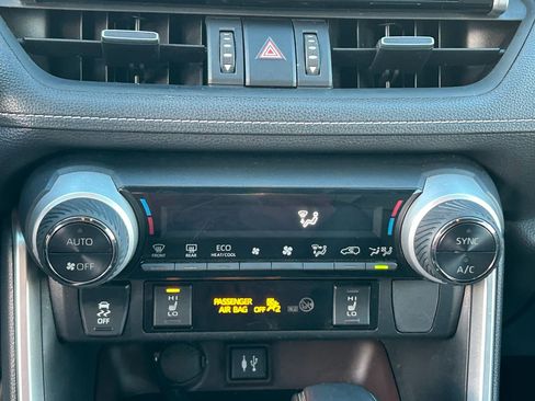 Used 2019 Toyota RAV4 Limited image 21