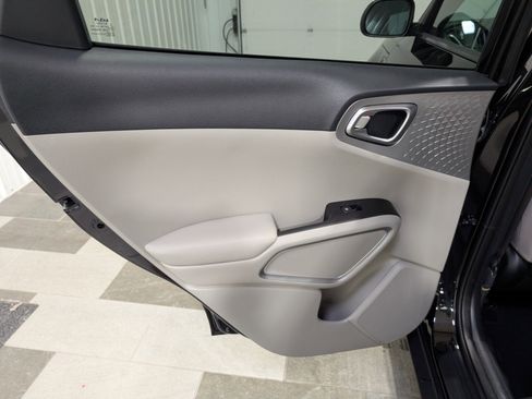 Used 2025 Kia Soul LX w/ LX Technology Package image 8