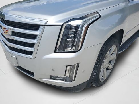Used 2019 Cadillac Escalade Luxury AWD/4WD image 25