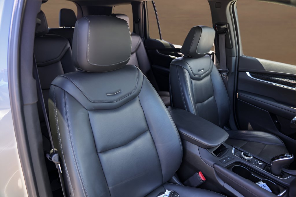 Certified 2025 Cadillac XT6 Premium Luxury FWD image 33