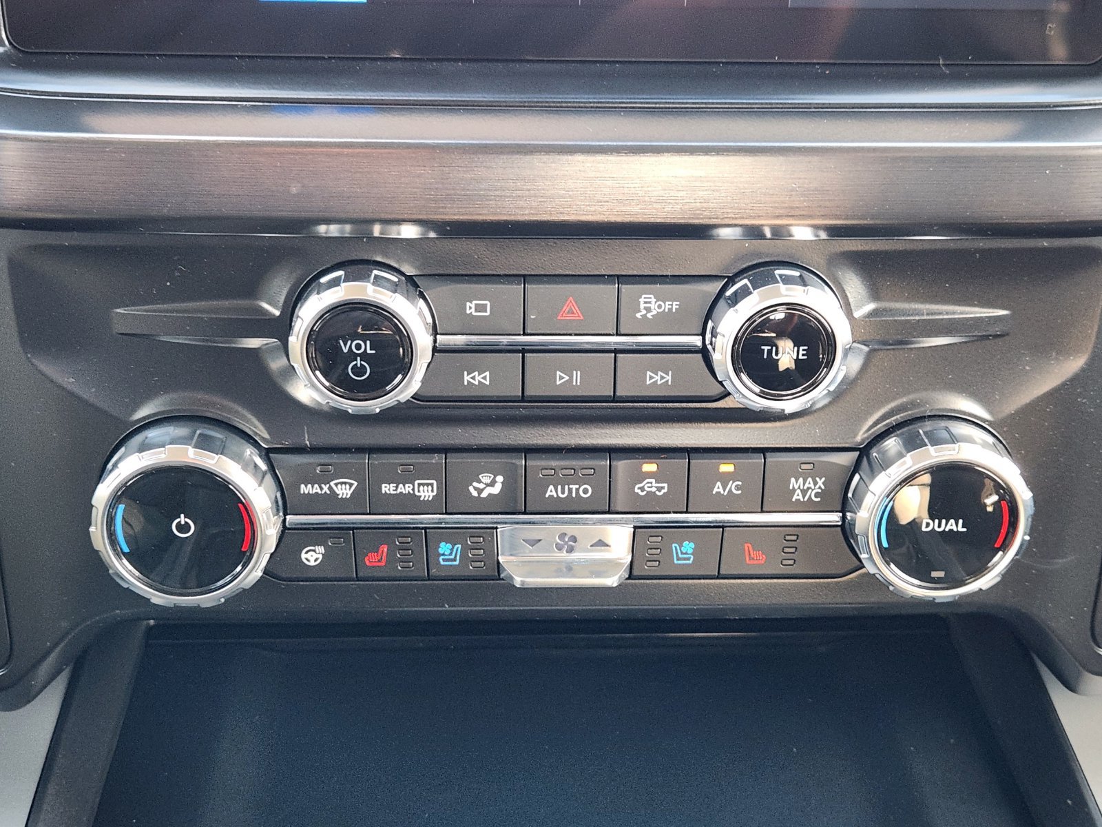 New 2027 Ford F350 Lariat w/ Lariat Premium Package AWD/4WD image 19