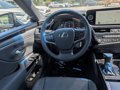 Certified 2024 Lexus ES 350 w/ Premium Package FWD image 17