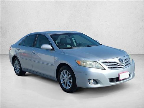 Used 2011 Toyota Camry XLE w/ SE/XLE Extra-Value Pkg image 3