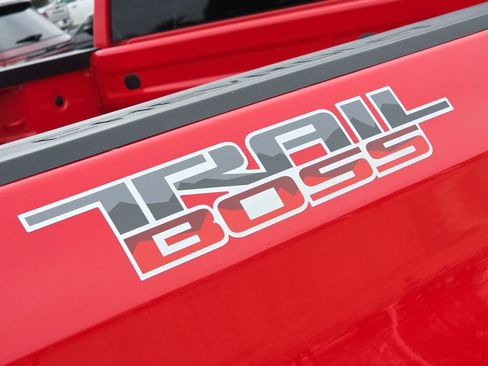 Used 2025 Chevrolet Silverado 1500 Custom Trail Boss w/ LPO, Dark Essentials Package AWD/4WD image 10