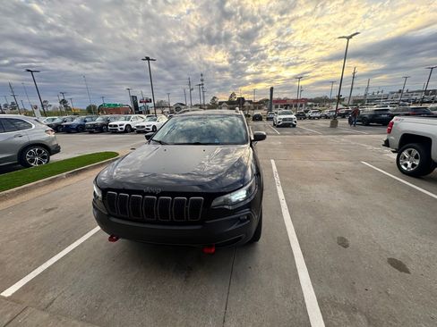 Used 2020 Jeep Cherokee Trailhawk w/ Comfort/Convenience Group image 2
