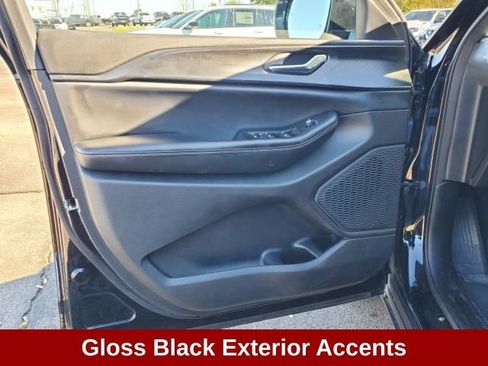 Used 2024 Jeep Grand Cherokee L Laredo image 8