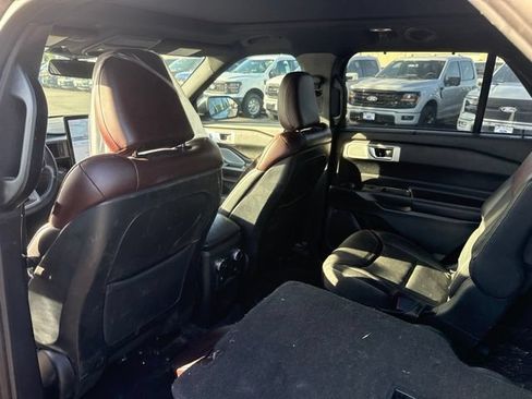 Used 2020 Ford Explorer Platinum w/ Premium Technology Package AWD/4WD image 24