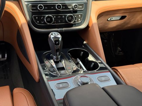Used 2022 Bentley Bentayga AWD/4WD image 48