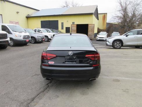 Used 2018 Volkswagen Passat 3.6 image 4