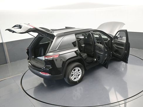 Used 2025 Jeep Grand Cherokee Laredo image 62