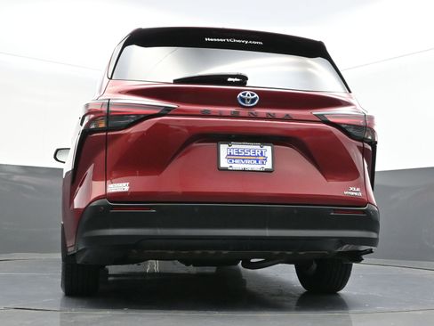 Used 2021 Toyota Sienna XLE image 56