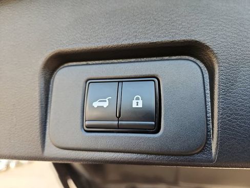 Used 2025 Nissan Rogue SV AWD/4WD image 31