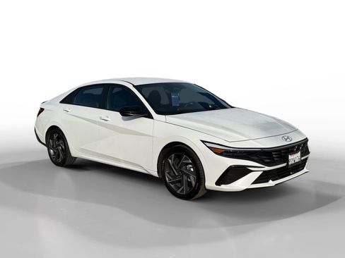 Certified 2025 Hyundai Elantra Sport w/ Cargo Package image 7