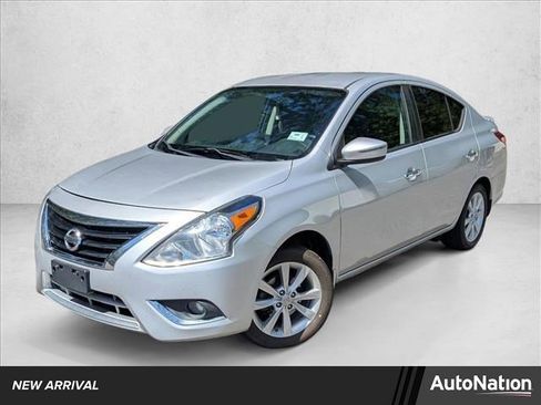 Used 2016 Nissan Versa FWD image 1