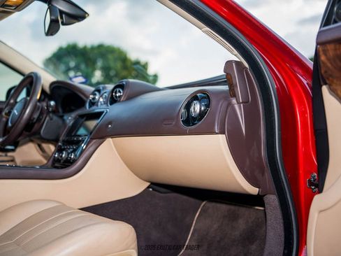 Used 2012 Jaguar XJ image 38