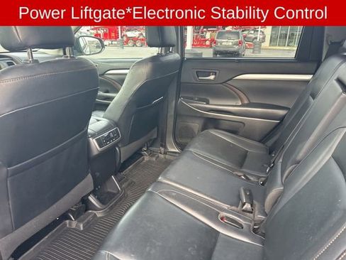 Used 2019 Toyota Highlander XLE image 11