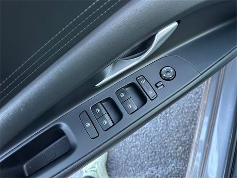 Used 2023 Hyundai Elantra Blue image 19