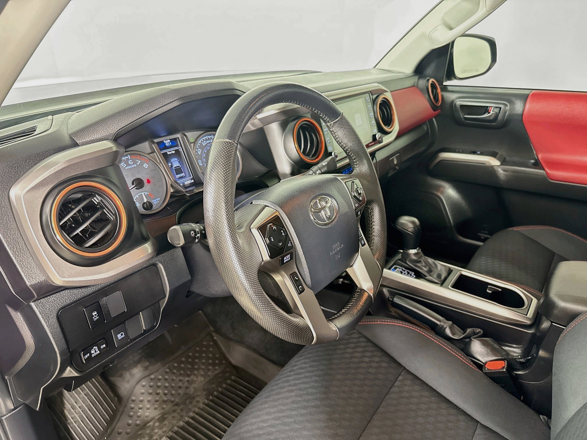 Certified 2023 Toyota Tacoma SR5 w/ Black Out Package (TMS) AWD/4WD image 10