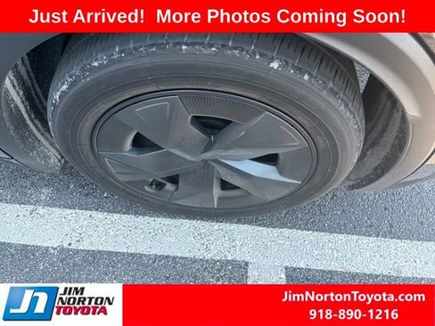 Used 2023 Toyota Prius LE FWD image 9